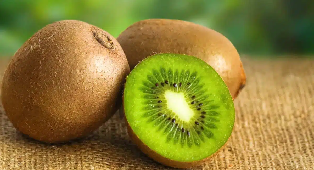 Health Benefits of  Side effects of kiwi fruits