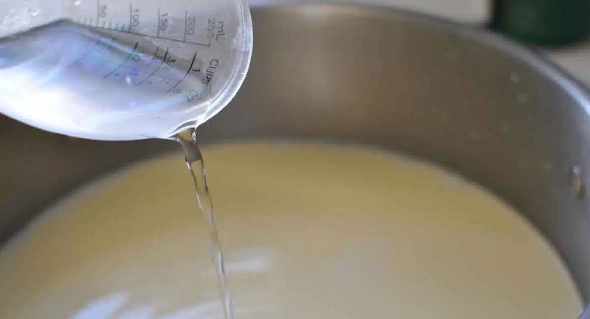 A New Way to detect adulteration in milk can be easily checked at home
