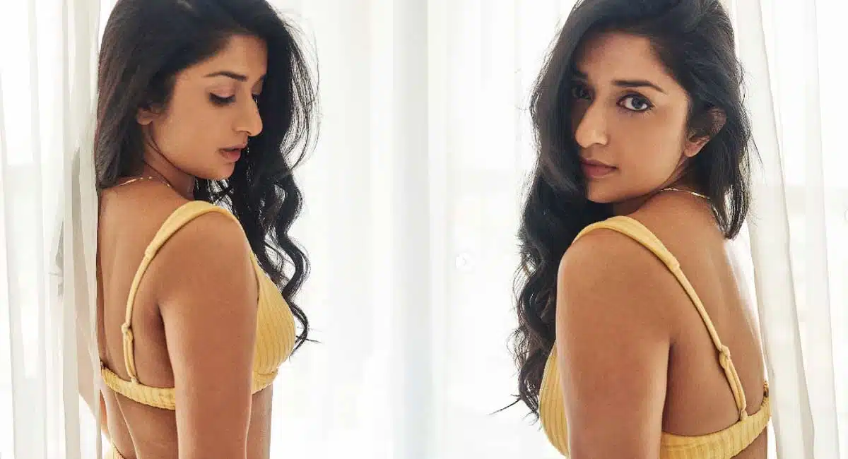 Meera Jasmine mind blowing looks
