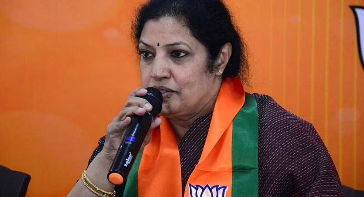 BJP : పురందేశ్వరికి మరో ఝలక్ ఇచ్చిన బీజేపీ.. పదవి ఇవ్వడం పక్కన పెడితే ఉన్నదే తీసేశారు