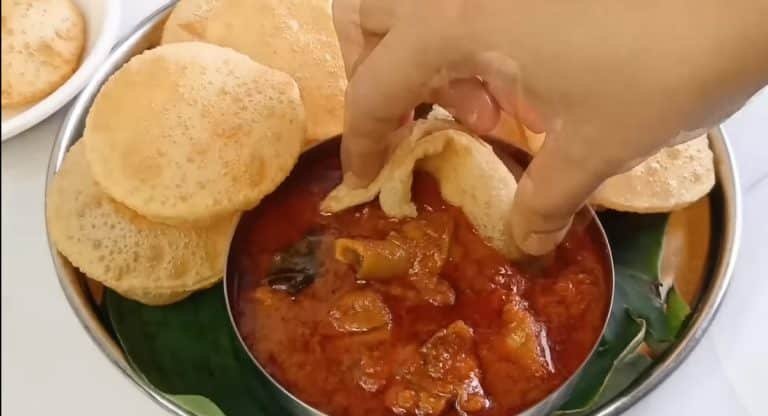 Chitti Puri Recipe : అస్సలు ఆయిల్ పీల్చకుండా సాగకుండా బాగా పొంగిన చిట్టి పూరీలతో దాని కాంబినేషన్ అదిరిపోయే చికెన్ కర్రీ…!