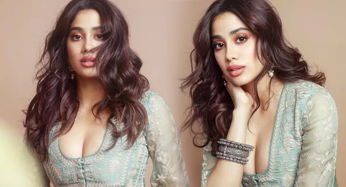 Janhvi Kapoor Cute Looks Mind Black On Pics