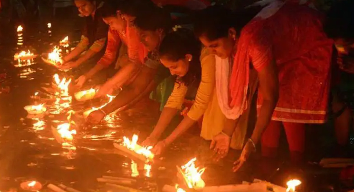 Karthika Deepam : కార్తీక దీపాలను నీటిలో వదలటానికి గల కారణం ఇదా…!