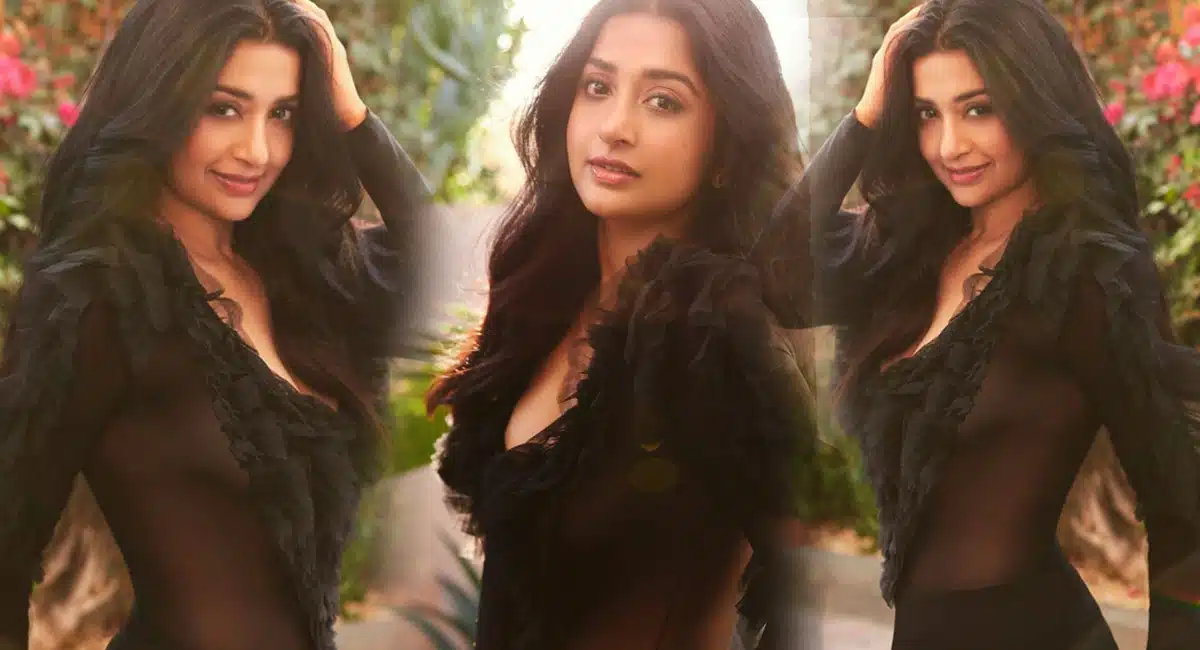 meera jasmine cute looks