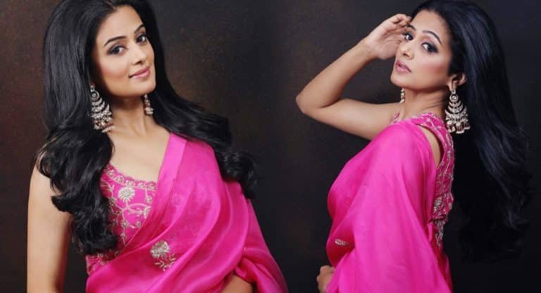 Priyamani : పింక్ సారీలో వయ్యారాలు ఒలకబోస్తున్న ప్రియమణి.. సైడ్ యాంగిల్లో చూస్తే..!