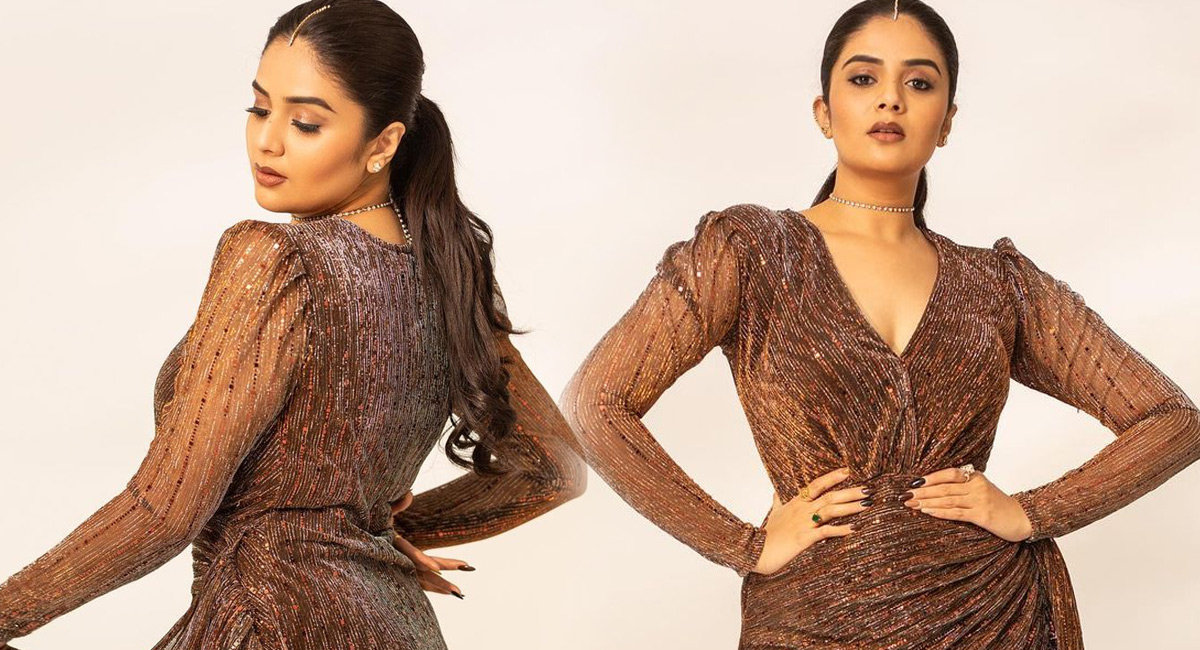 Sreemukhi : శ్రీముఖి మైండ్ బ్లోయింగ్ లుక్స్.. పిచ్చెక్కిచ్చిస్తున్నావుగా..!