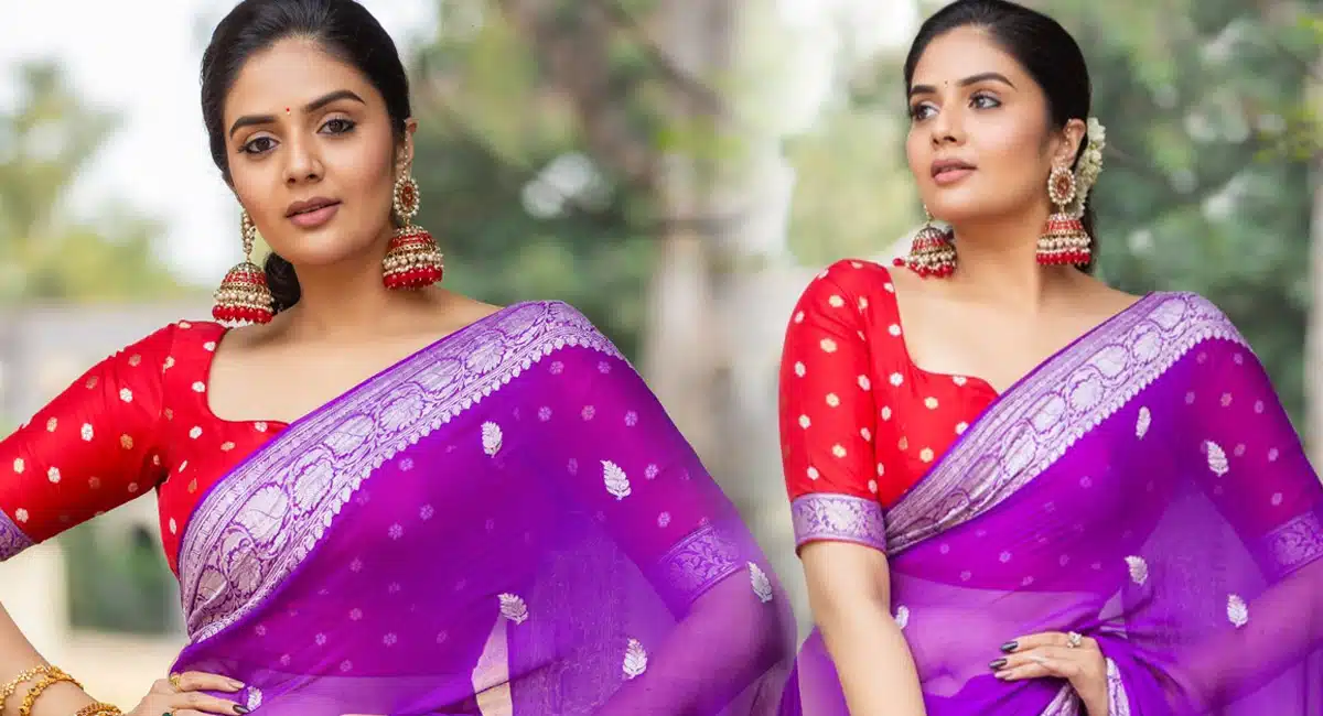 sreemukhi stunning looks viral on Social media