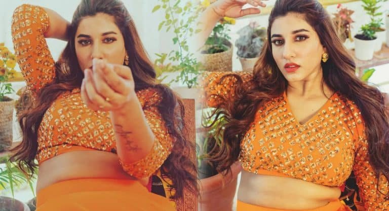 Vishnu Priya : వారెవ్వా.. విష్ణు ప్రియ.. స‌న్నని న‌డుము అందాలు చూపిస్తూ సెగ‌లు రేపుతున్నావుగా..!