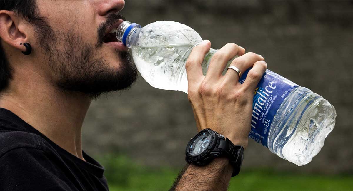 Drink in plastic water bottle can cause some diseases