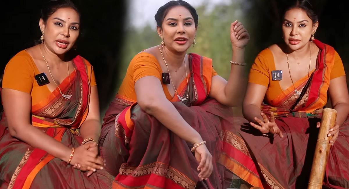 Sri Reddy : నా అందాలు చూసే ముందు, దీనిని లాగించేయండంటున్న శ్రీ రెడ్డి…!