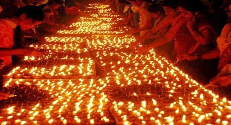 Karthika Masam : 365 వత్తులు వెలిగించేటప్పుడు తెలియక ఈ పొరపాట్లు చేస్తే మహా పాపం.. అందరూ తెలుసుకోండి…