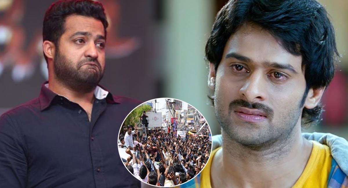 Prabhas : ఎన్టీఆర్ కి మైండ్ బ్లాక్ అయ్యే షాక్.. ప్రభాస్ నిర్ణయంతో ప్లాన్ అంతా డిస్ట్రబ్.. బాబోయ్ అనుకుంటున్న ఇద్దరి హీరోల ఫ్యాన్స్..!