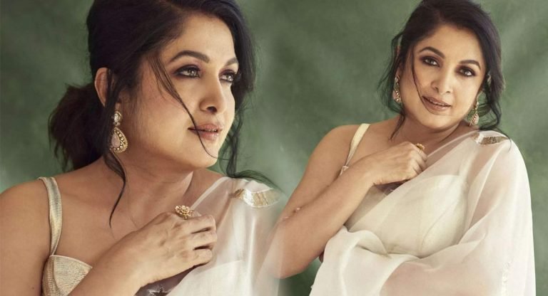 Ramya Krishnan : ముదురు భామ ముద్దొచ్చే అందం.. ఈ ఏజ్ లో కూడా రమ్యకృష్ణ వాళ్లకి పోటీ ఇస్తుందంటే నమ్మాల్సిందే..!