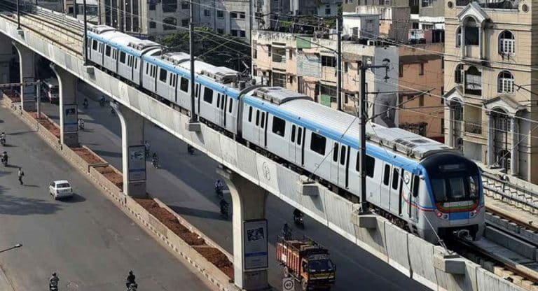Hyderabad Metro : శంషాబాద్ ఎయిర్ పోర్ట్ వరకు విస్తరించనున్న హైదరాబాద్ మెట్రో.. ఎప్పుడు ప్రారంభం కానుందంటే?