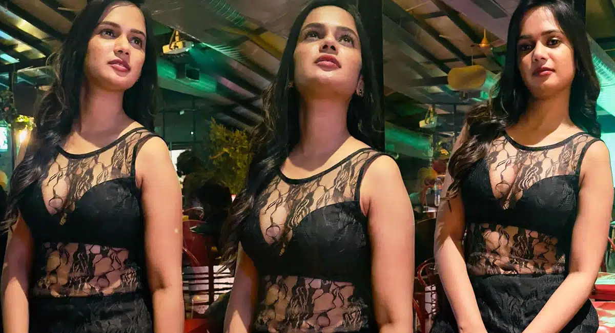 Ariyana Glory black bra photos viral in social media