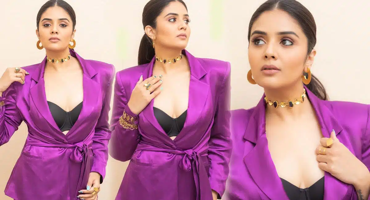 Sreemukhi photos and video viral on instagram