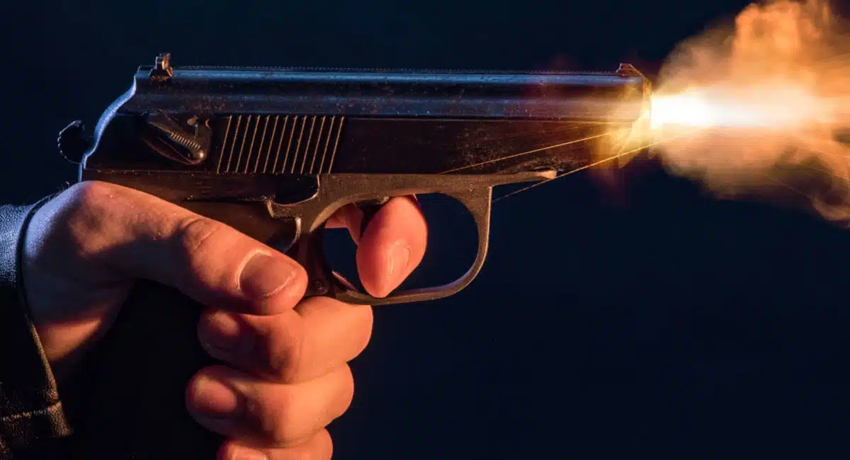 gun firing in gold shop in hyderabad created havoc