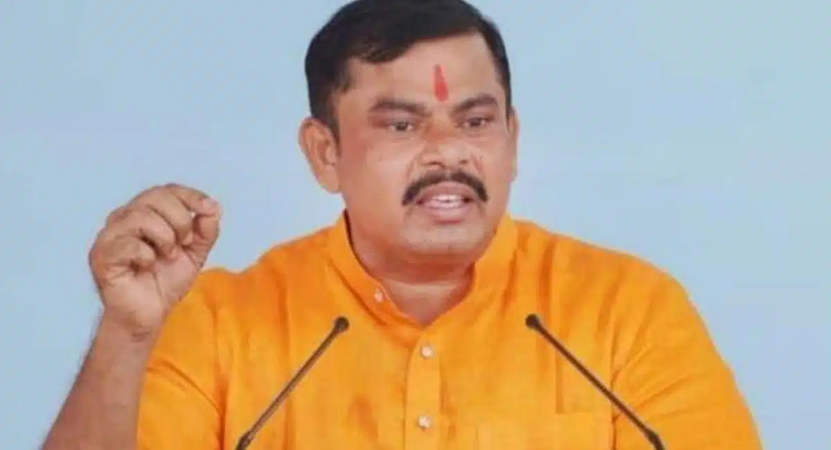 mangalhat police gives notice to mla raja singh
