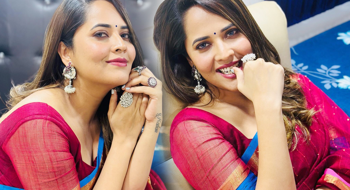 Anasuya : సంక్రాంతి పండుగ సమయంలో ఎరుపు చీరలో అందాల డోస్ పెంచేసిన అనసూయ..!!