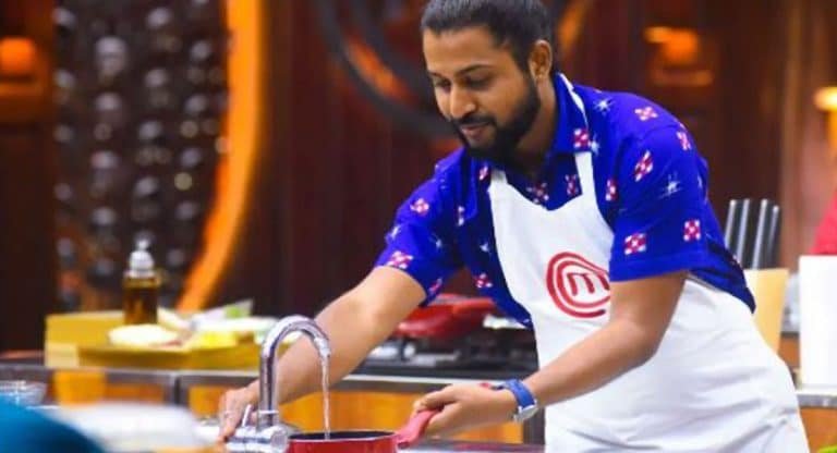 Inspirational News : వంటలు వండటానికి లక్షల జీతం వచ్చే ప్రభుత్వ ఉద్యోగాన్ని వదిలేశాడు…!!