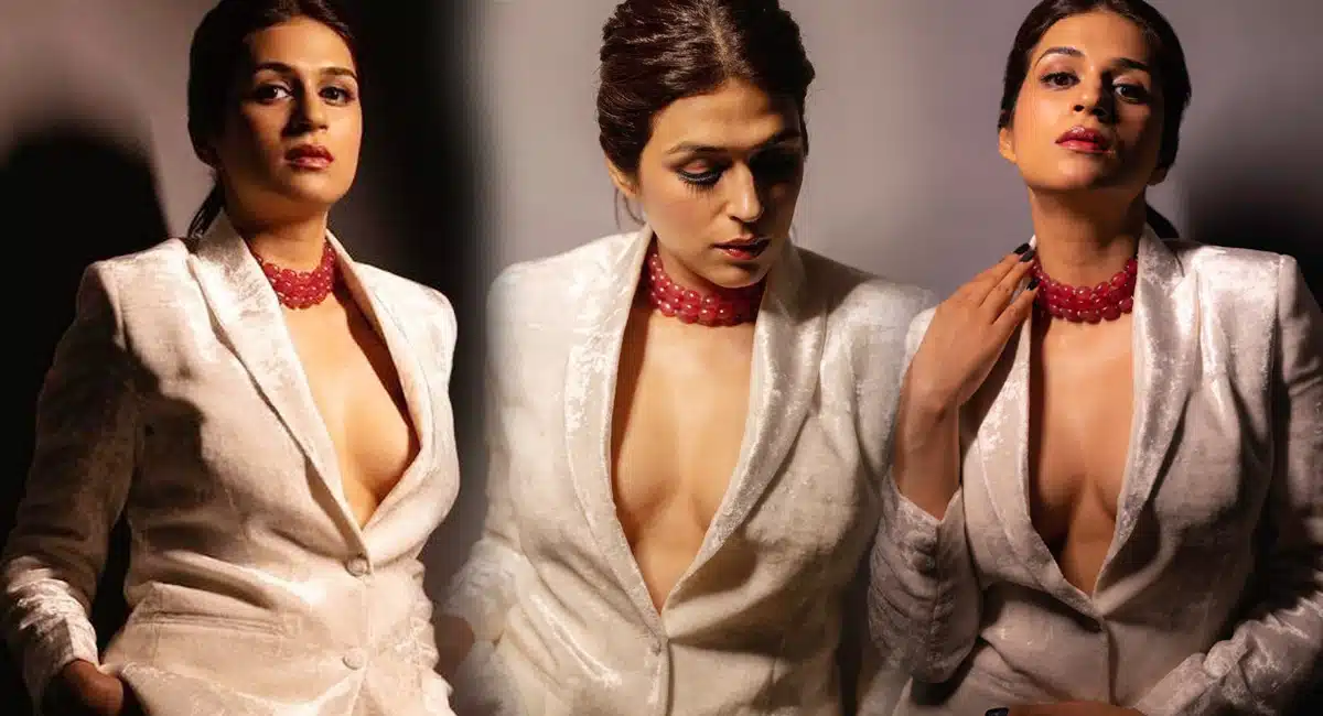 Shraddha Das latest photo shoot viral in social media