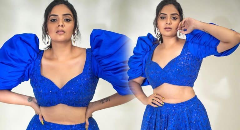 Sreemukhi : ఏంటి శ్రీముఖి రోజురోజుకీ ఇలా తయారవుతున్నావ్ .. ఈ డ్రెస్ లో అంత అవసరమా ..!!