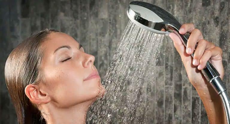 Health Tips : వేడినీళ్లతో స్నానం ఎక్కువసేపు చేస్తున్నారా..? అయితే మీరు ఈ విషయాలని తప్పక తెలుసుకోవాలి…!!