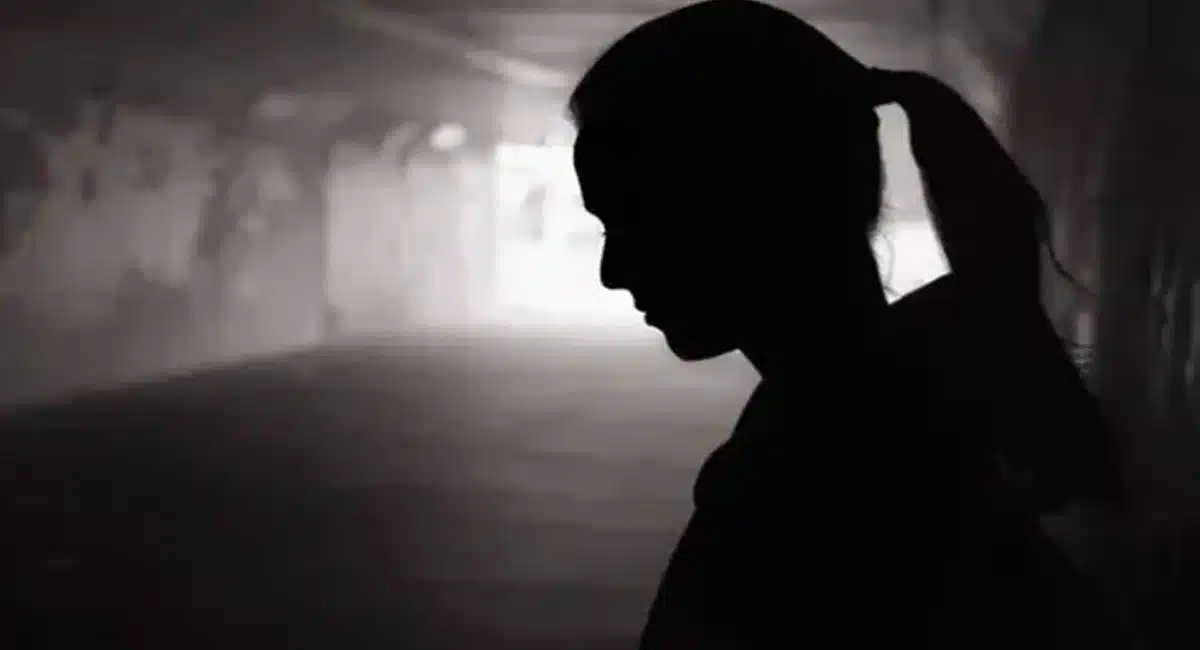 minor daughter kills mother with help of boy friend in gwalior