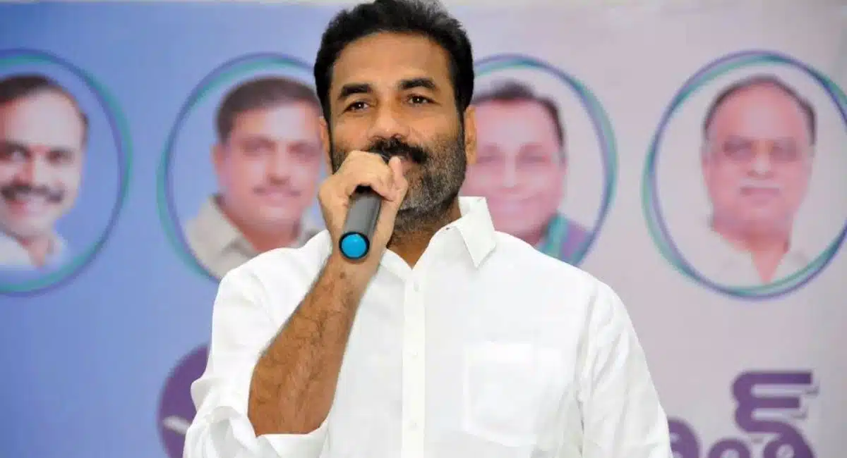Kotamreddy Sridhar Reddy Overaction In Front Of Ys Jagan