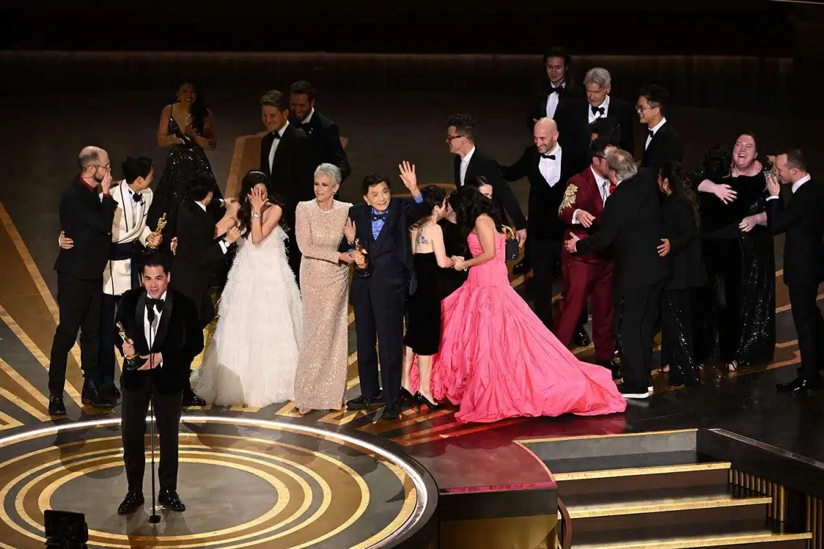 Oscar 2023: ఉత్తమ చిత్రం కేటగిరీలో ఆస్కార్ అవార్డు గెలిచిన “ఎవ్రీథింగ్ ఎవ్రీవేర్ ఆల్ ఎట్ ఒన్స్”..!!