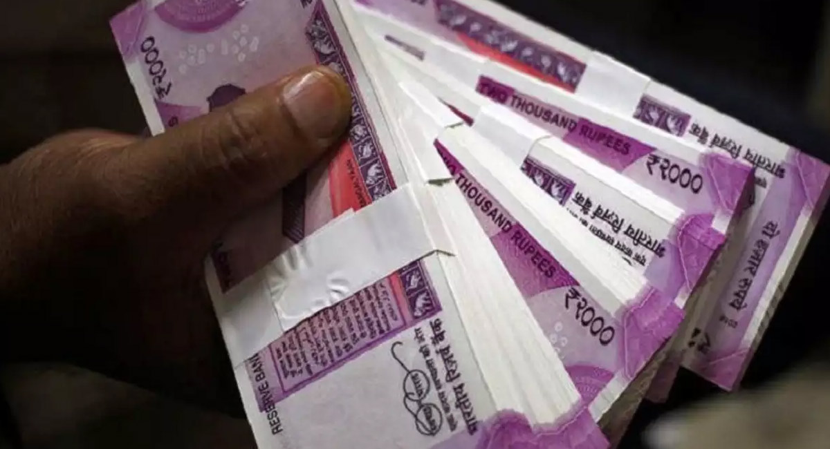 RBI Bans 2000 Notes : అసలు ఆర్బీఐ 2000 నోట్లను ఎందుకు బ్యాన్ చేసిందో తెలుసా? అసలు కారణం ఏంటో తెలిస్తే ముక్కున వేలేసుకుంటారు