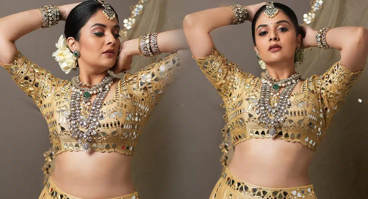 sreemukhi latest photos in instagram