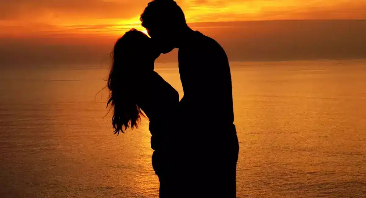 Before kssing with lp lock how many losses you must know this