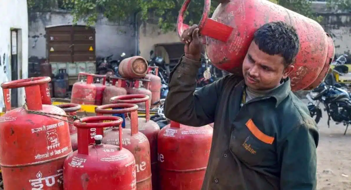 good news for consumers gas cylinder for 150 rupees only paytm bumper offer
