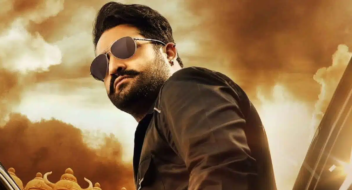 Jr ntr act villain role in war 2 movie