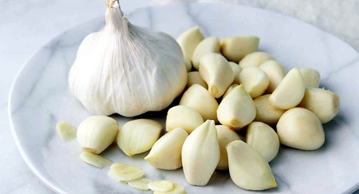 Garlic : పురుషులకి వెల్లుల్లి ఓ గొప్ప ఔషధం… కానీ ఈ వ్యాధిగ్రస్తులు తీసుకుంటే డేంజర్ లో పడినట్లే…!