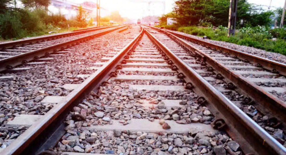 why gravel stones are placed in the middle of railway track