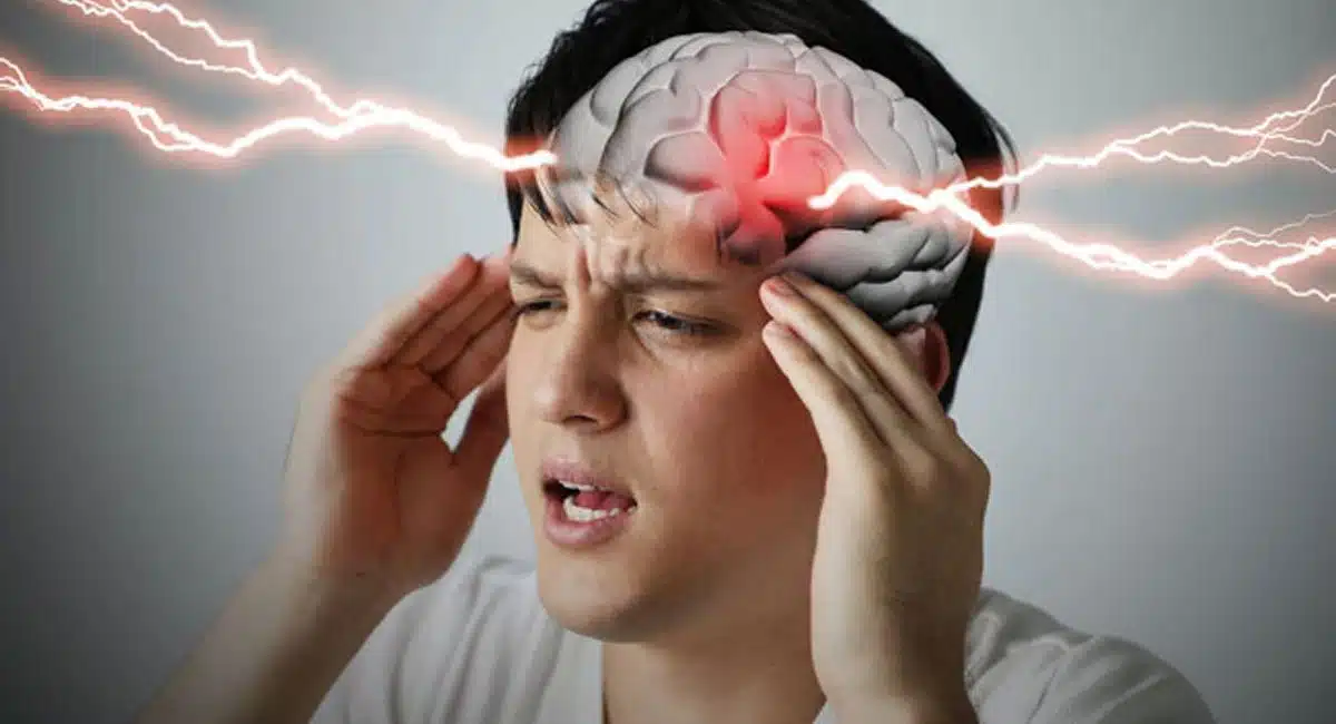 symptoms seen before a brain stroke