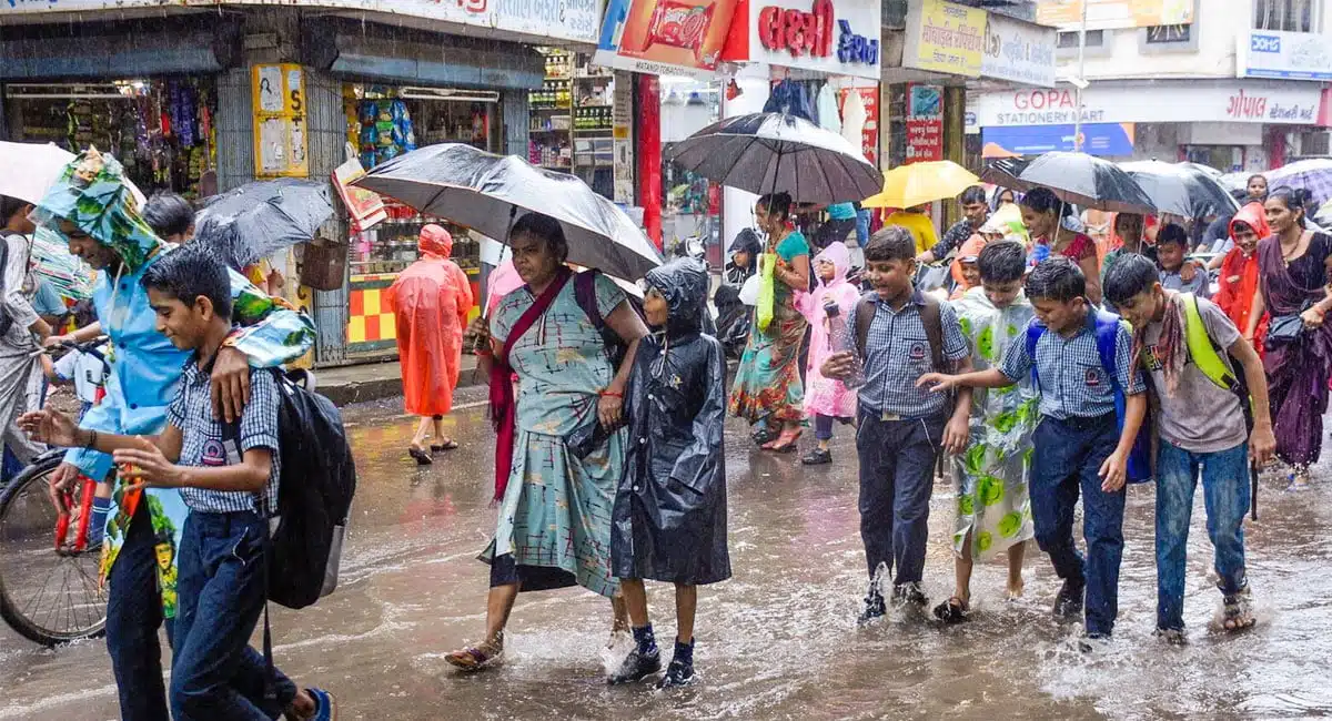 AP and TG Govt extended holidays for schools due to heavy rain