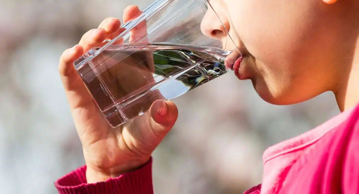 If you do these mistakes while drinking fresh water, your life is at risk