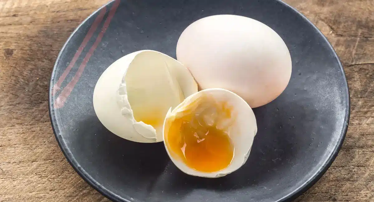 How to know if an egg is spoiled or not