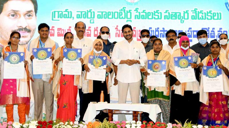 Volunteers Salaries: వాలంటీర్లకు గుడ్ న్యూస్.. జీతాలు డబుల్ చేస్తున్న సీఎం జ‌గ‌న్‌..!