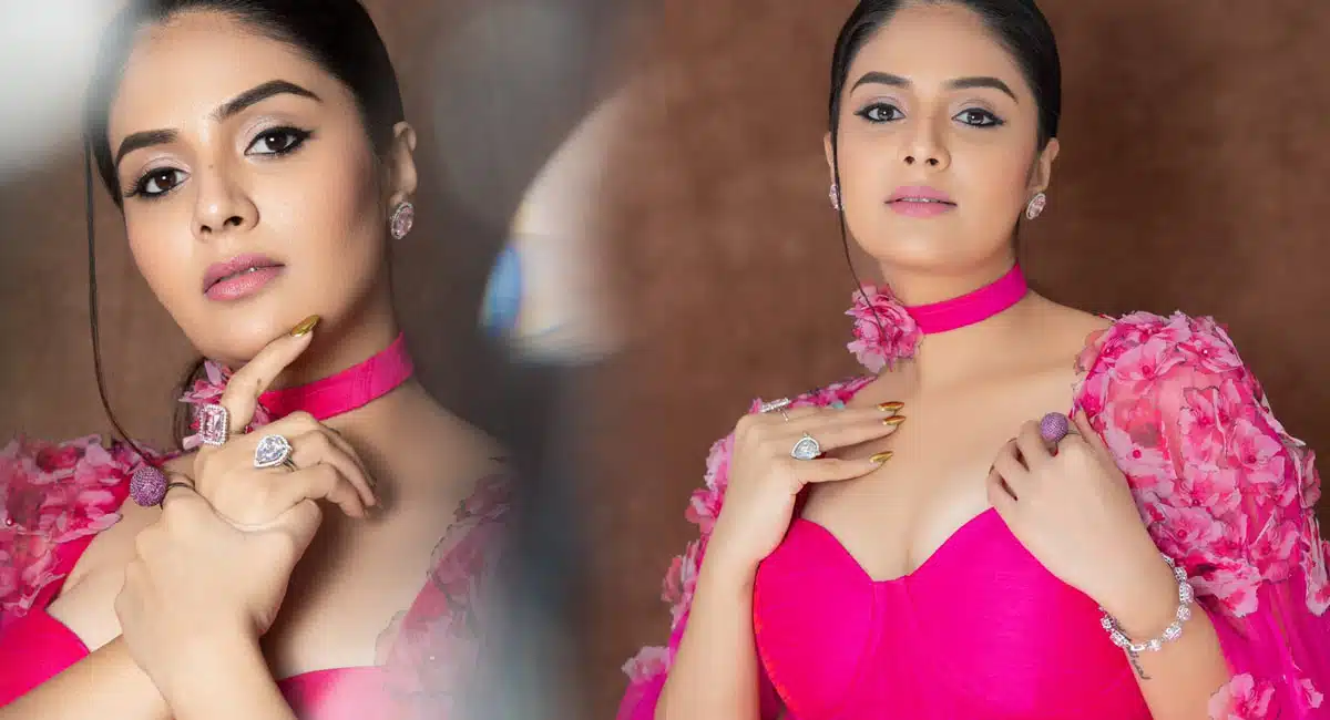 anchor sreemukhi beauty in pink dress