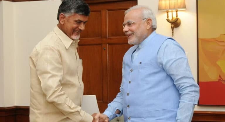 Chandrababu : 118 కోట్ల ఐటీ నోటీసులకి సంబంధించి చంద్రబాబుని కాపాడే పనిలో బీజేపీ..!!