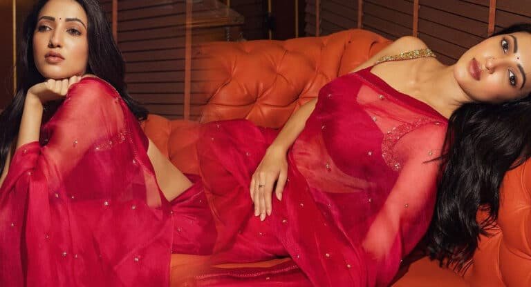 Neha Shetty  : రెడ్ కలర్ హాఫ్ చీరలో సోఫాలో పడుకుని మరి టాప్ అందాలు ఓపెన్ చేసి మరి చూపిస్తున్న నేహా శెట్టి..!!