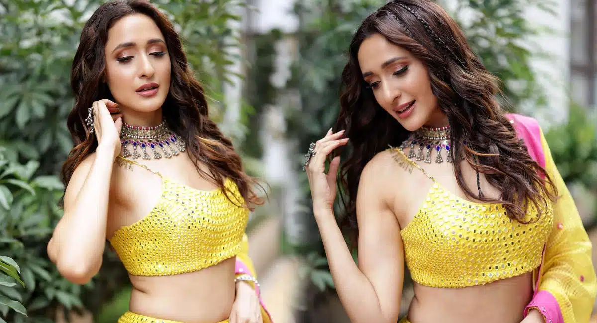 pragya jaiswal latest photos viral