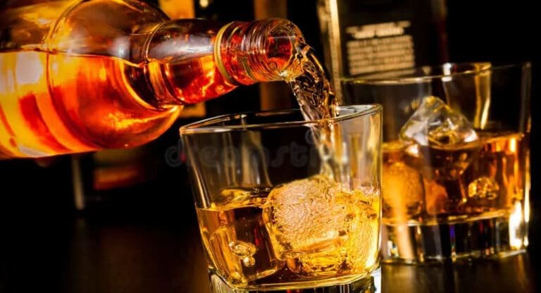 Alcohol : మద్యం ఎక్కువ సేవించడం వలన శరీరంలో ఎలాంటి మార్పులు వస్తాయో తెలుసా..?