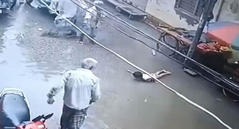 Viral Video : కరెంట్ షాక్ కొట్టిన చిన్నారిని దేవుడిలా వచ్చి కాపాడిన ఓ పెద్దాయన .. వైరల్ వీడియో ..!