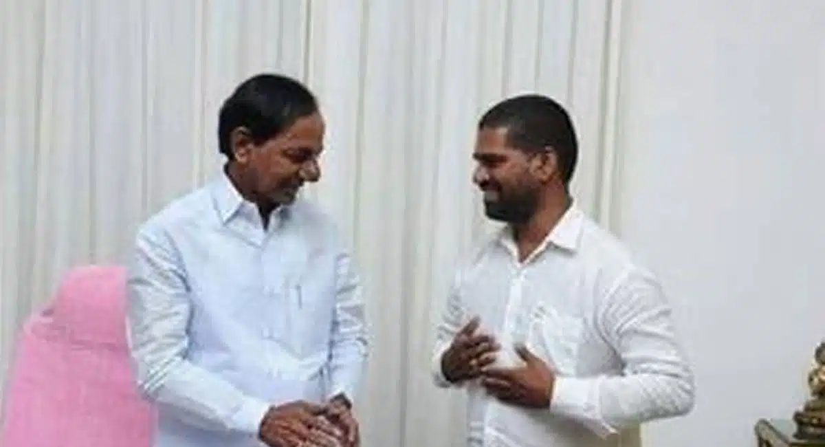 bithiri sathi to join in brs party