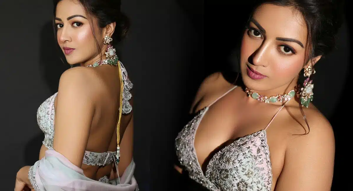 Catherine Tresa : కేథరిన్ ట్రెసా ప‌రువాల విందు.. ఇదేం ర‌చ్చ అంటున్న నెటిజ‌న్లు.. వైర‌ల్ ఫోటోలు..!